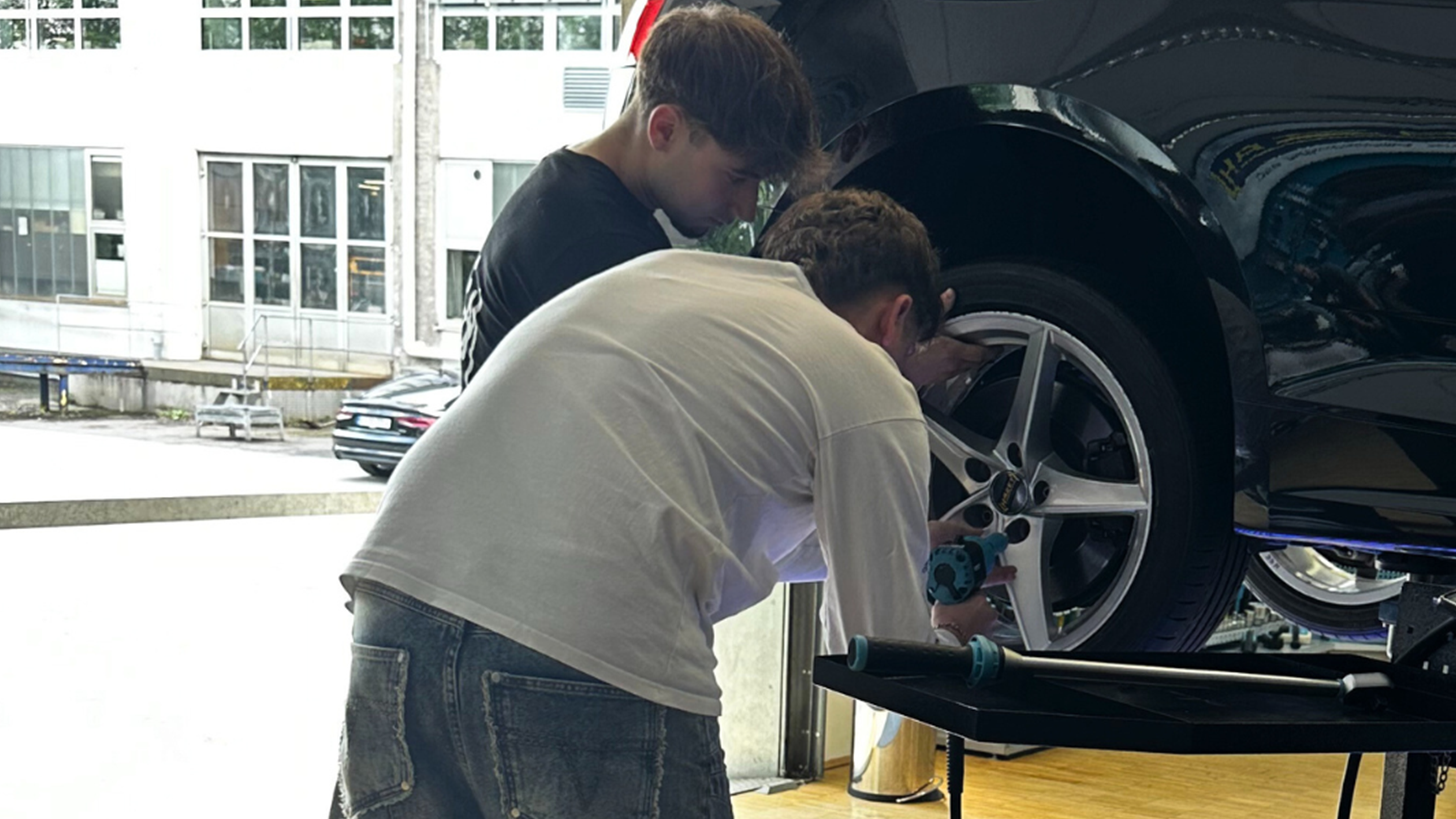 autoteile-post-azubi-ausflug-reifen