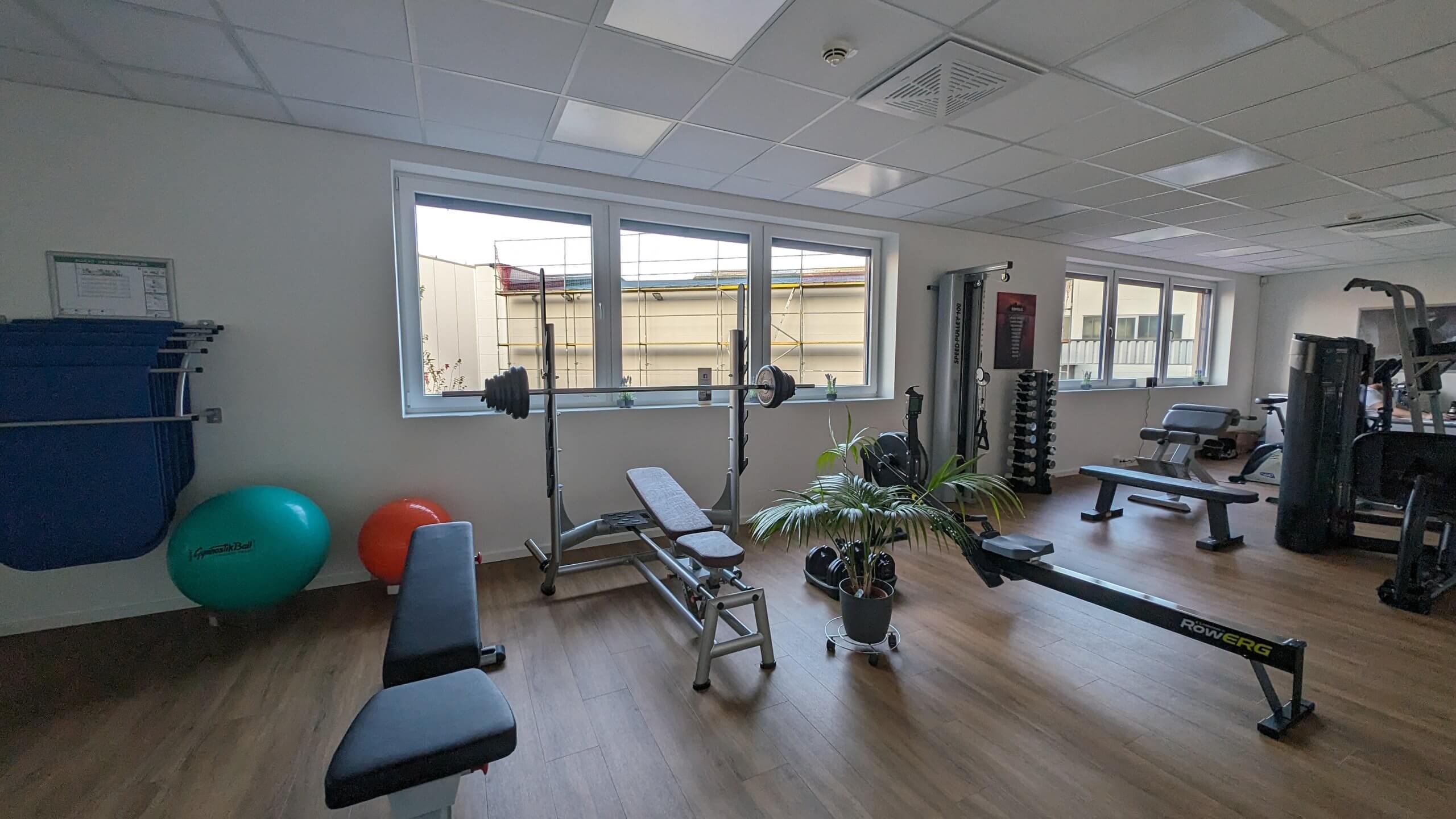 Autoteile Post Fitnessraum